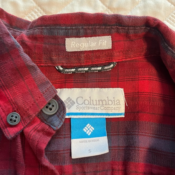 Columbia Shirt Mens Small Red Flannel Twill Regular Fit Soft Hiking Outdoors D3 - Picture 2 of 4